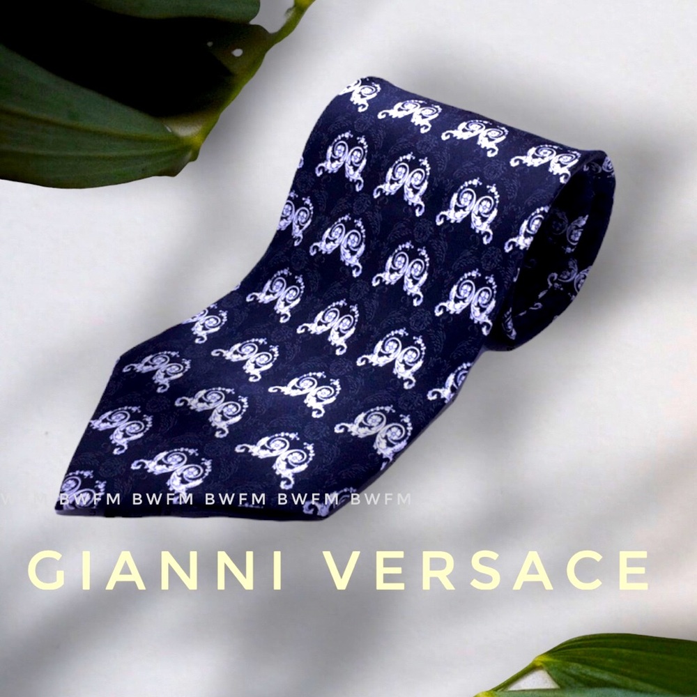 New Authentic Gianni Versace silk tie elegant